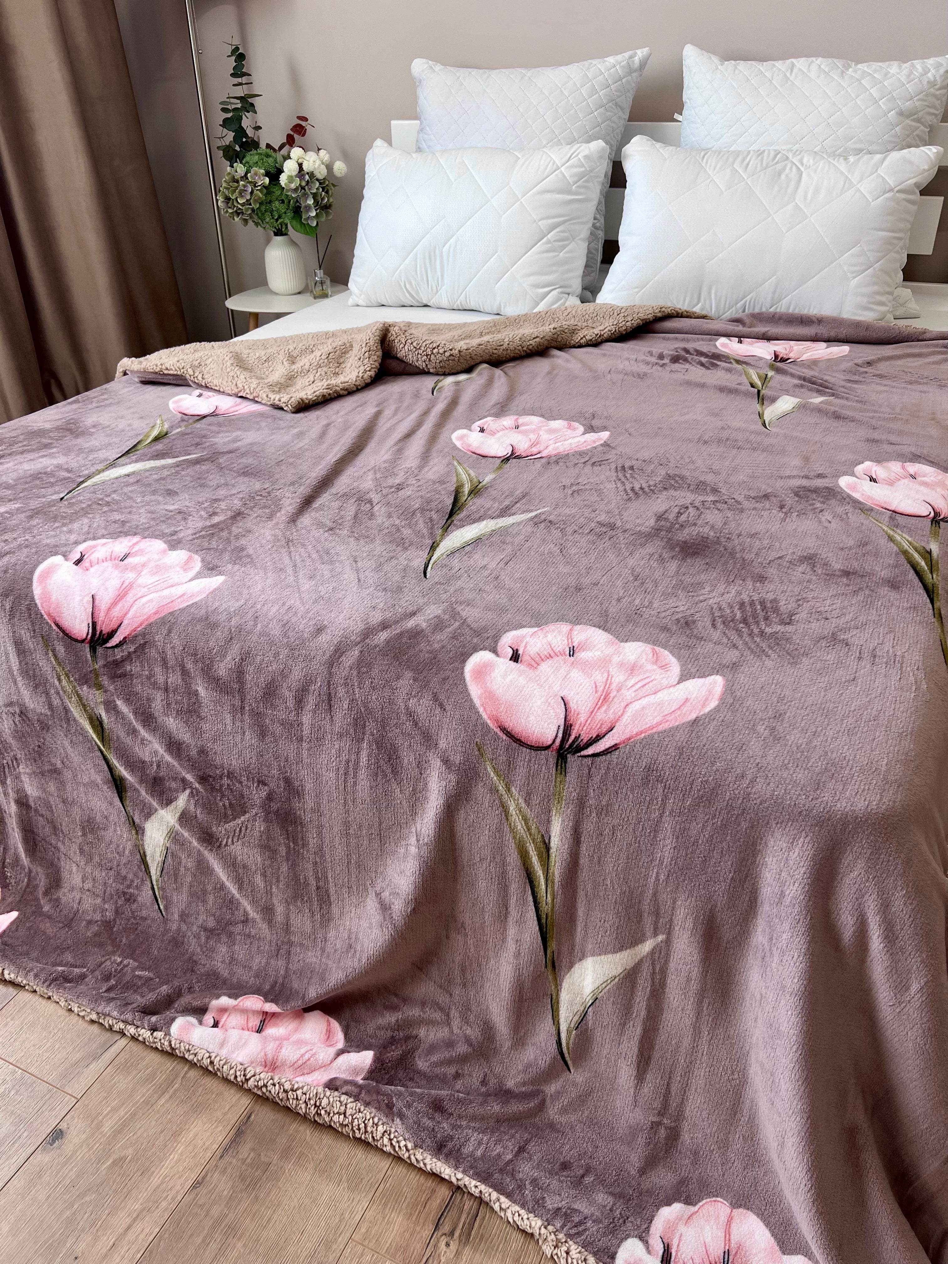 Velour bedspread with leaf pattern