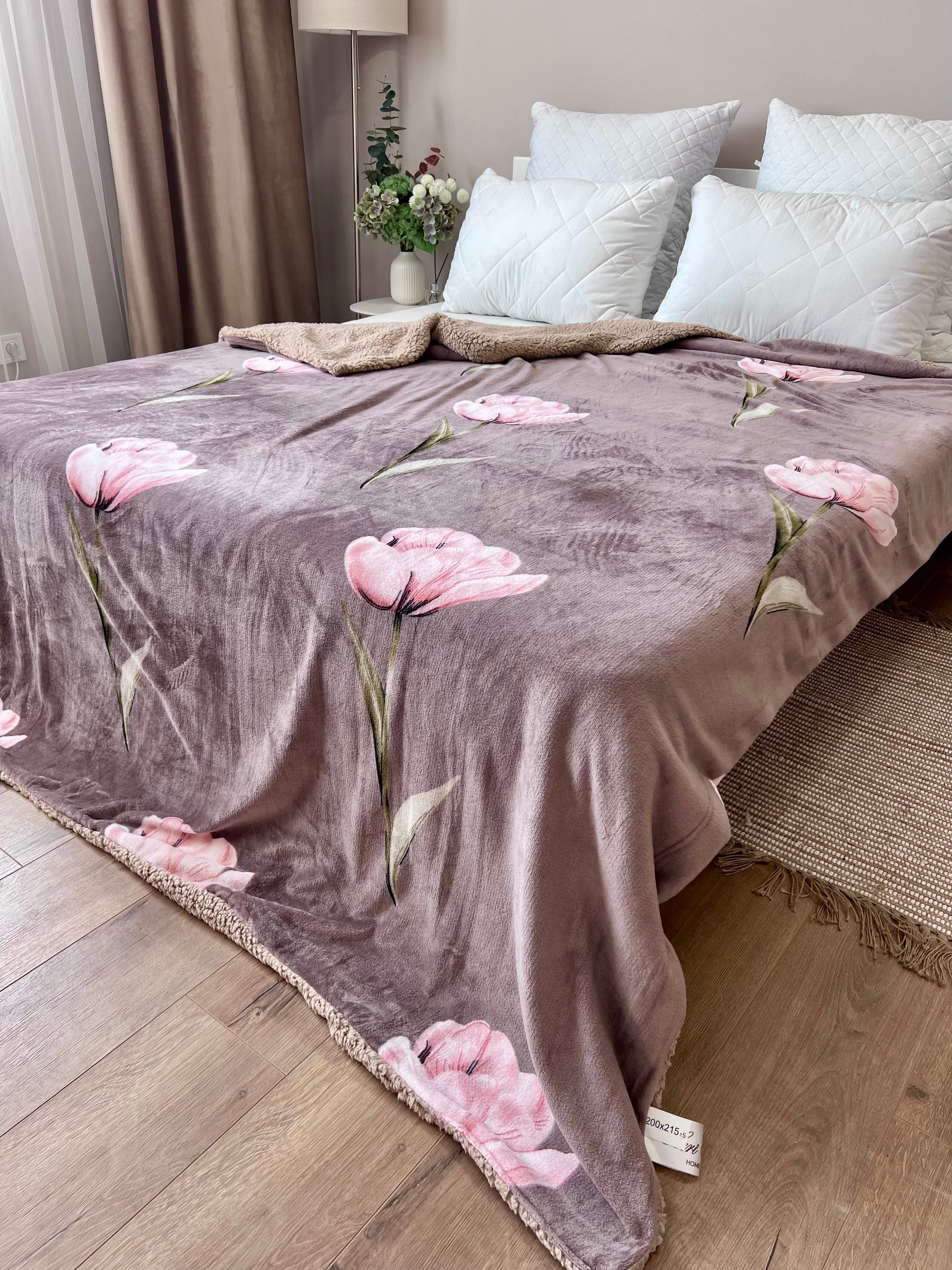 Velour bedspread with leaf pattern