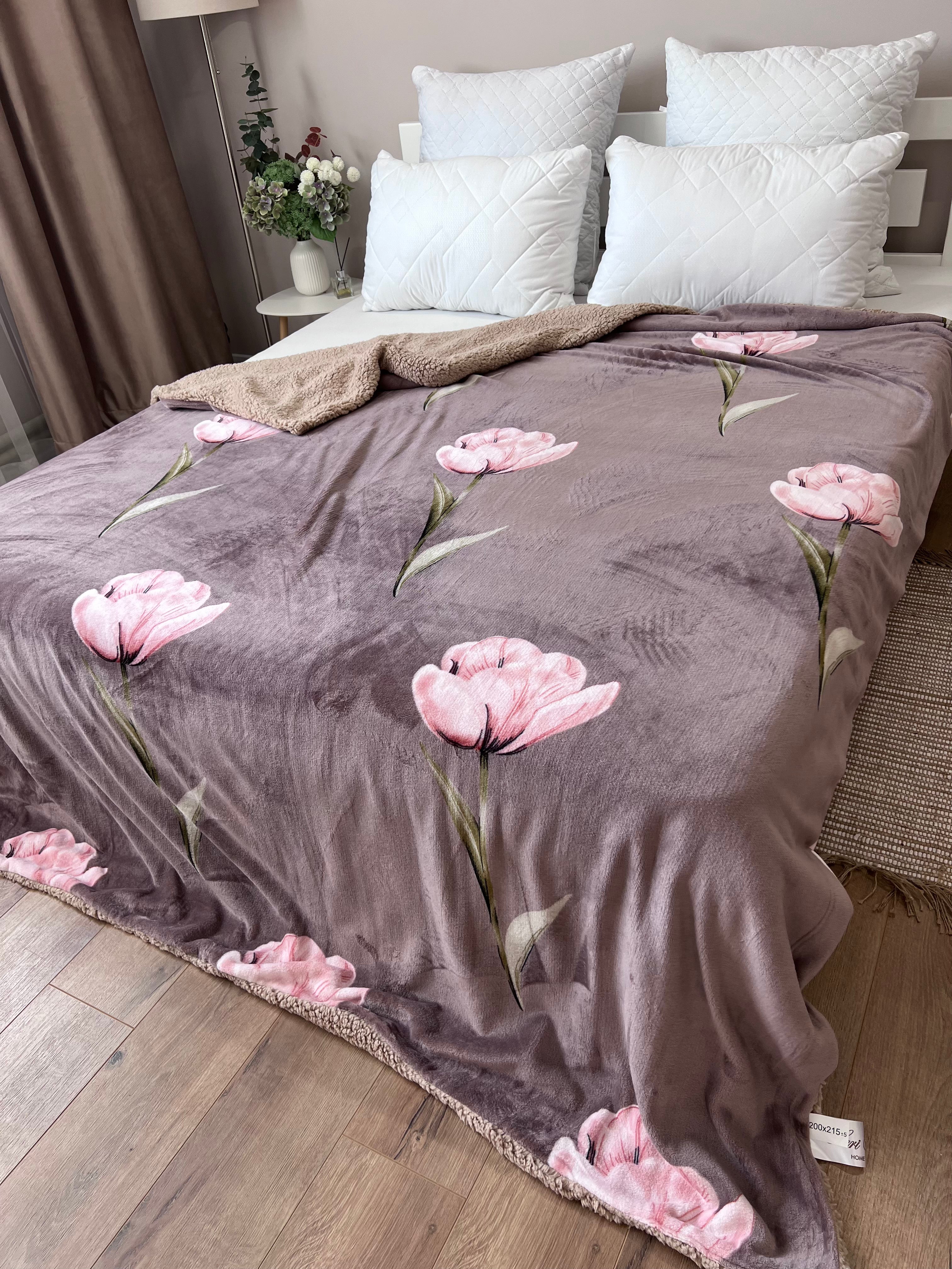 Velour bedspread with leaf pattern