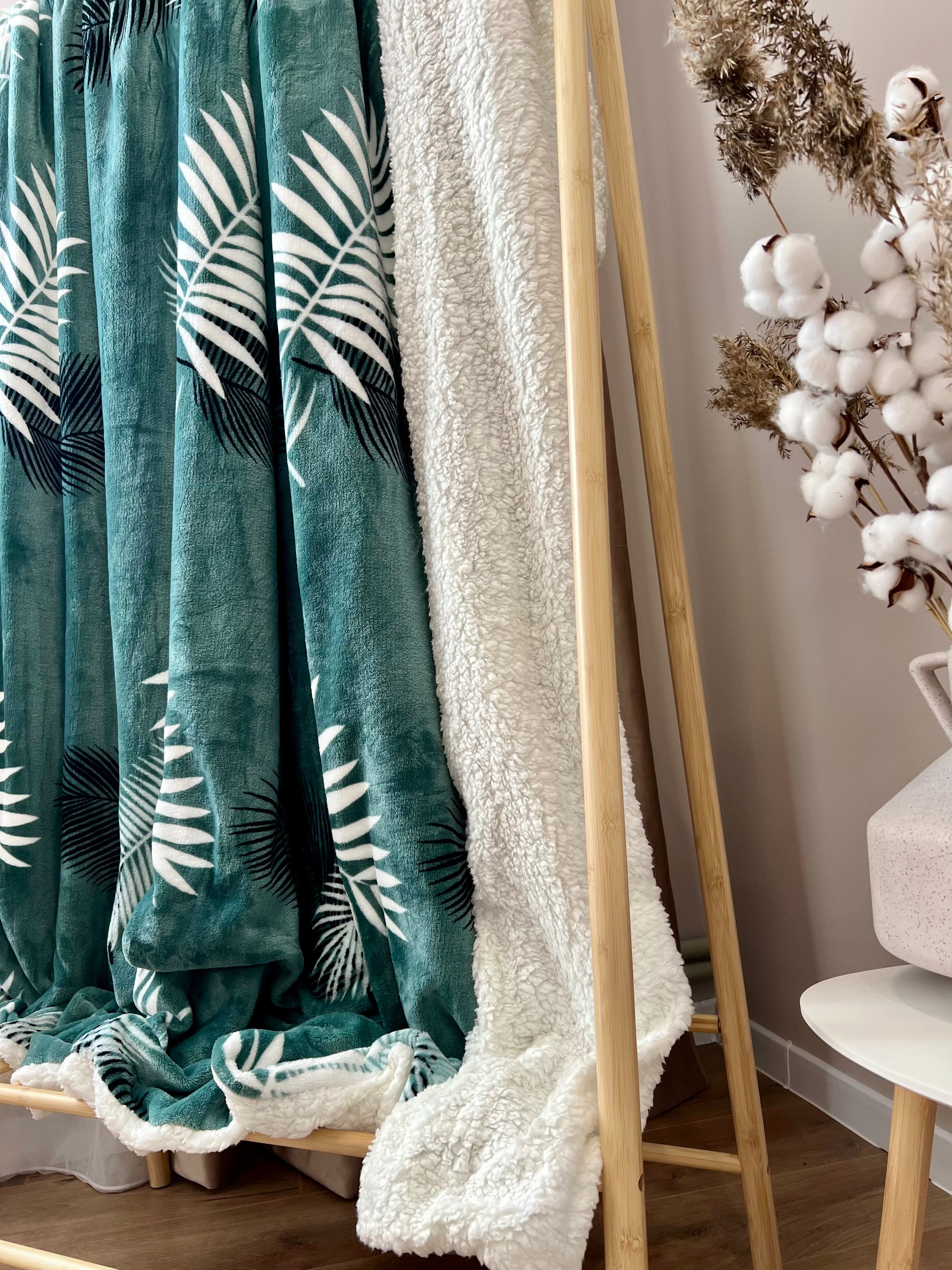 Velour bedspread with leaf pattern